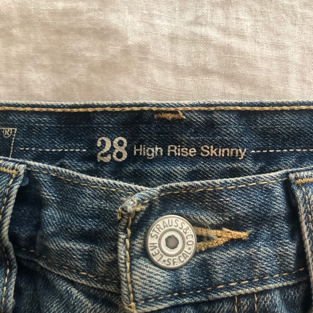 Levi’s Ripped Jeans - Picture 2 of 7